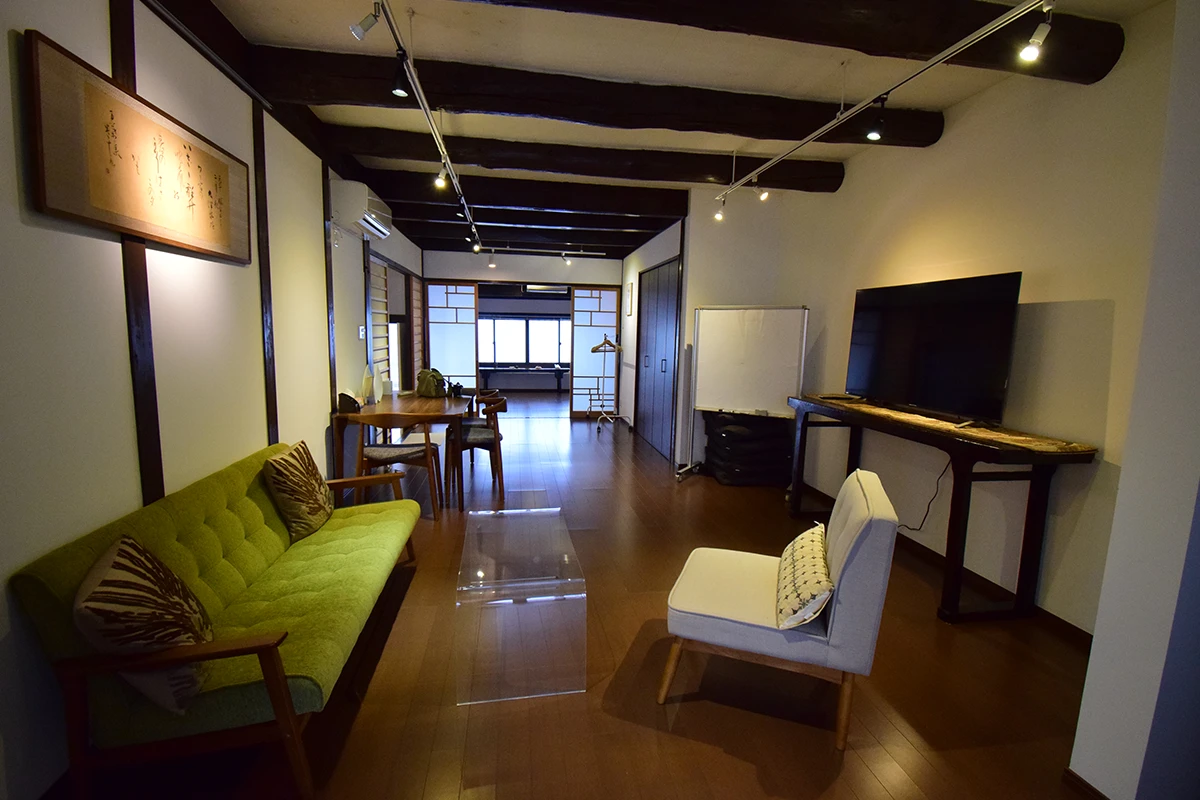 *Kyoto Machiya Gem: Remodeled Home Blending Tradition & Modern Comfort Near JR Tanbaguchi