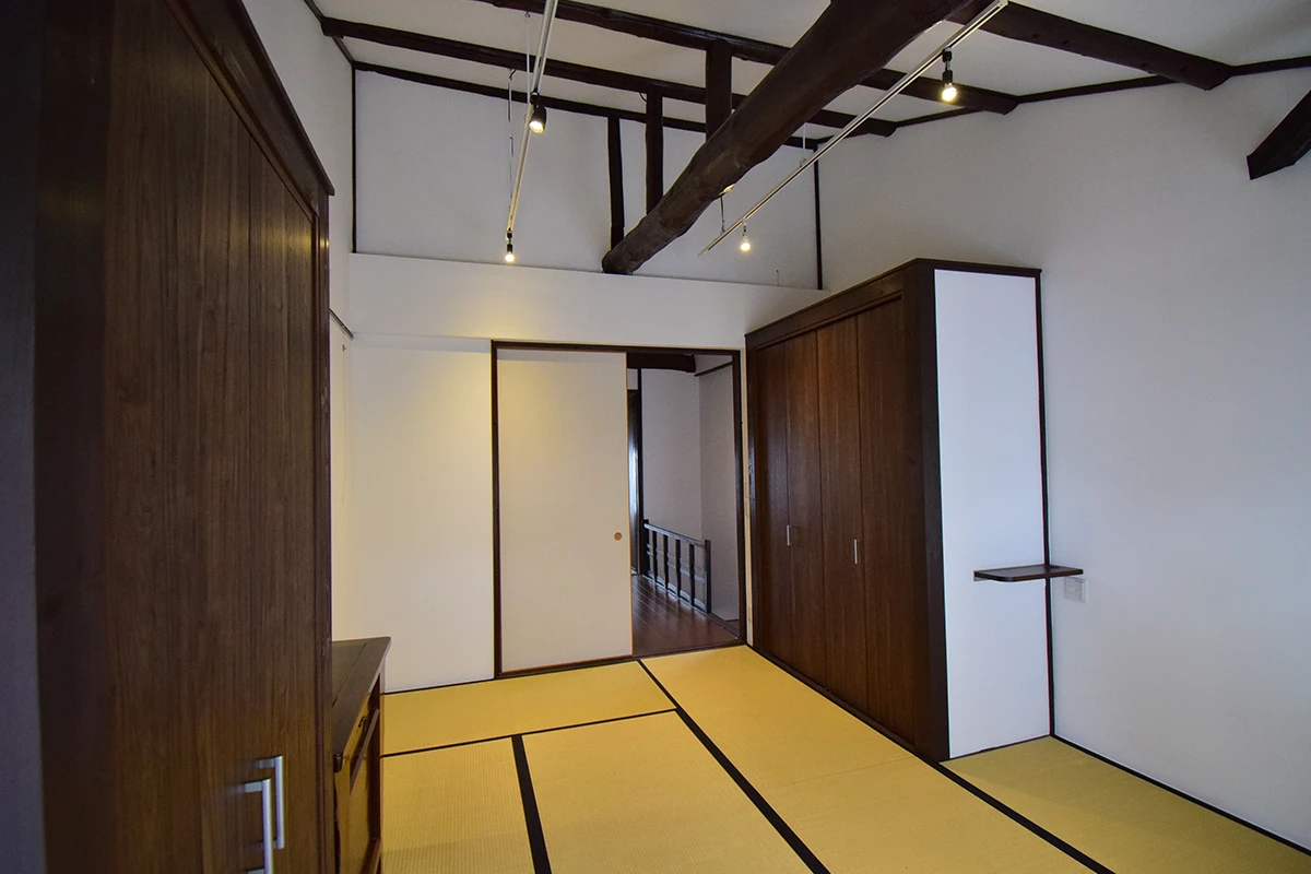 *Kyoto Machiya Gem: Remodeled Home Blending Tradition & Modern Comfort Near JR Tanbaguchi
