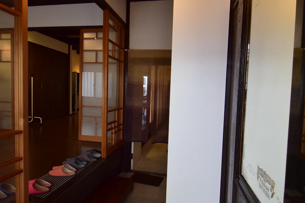 *Kyoto Machiya Gem: Remodeled Home Blending Tradition & Modern Comfort Near JR Tanbaguchi