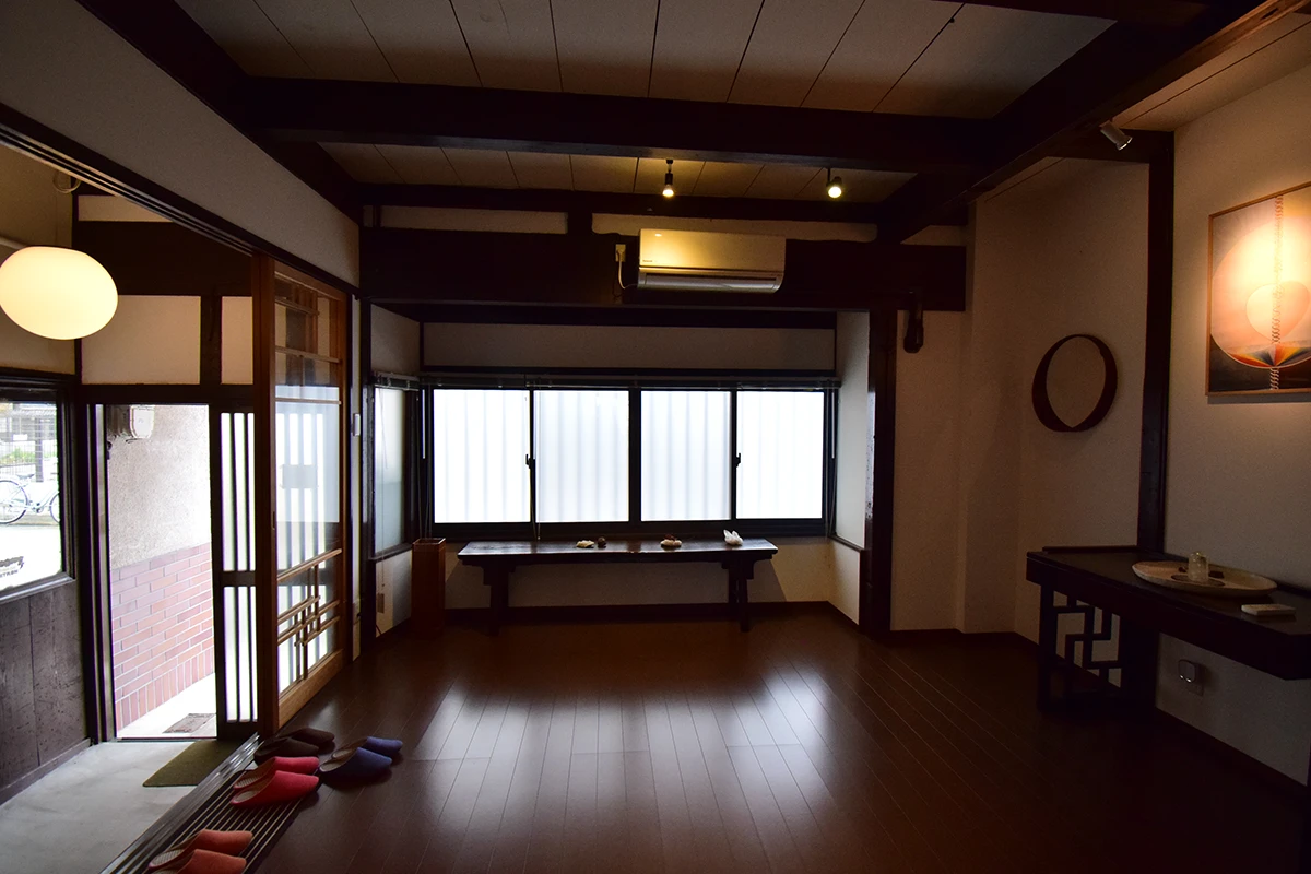*Kyoto Machiya Gem: Remodeled Home Blending Tradition & Modern Comfort Near JR Tanbaguchi