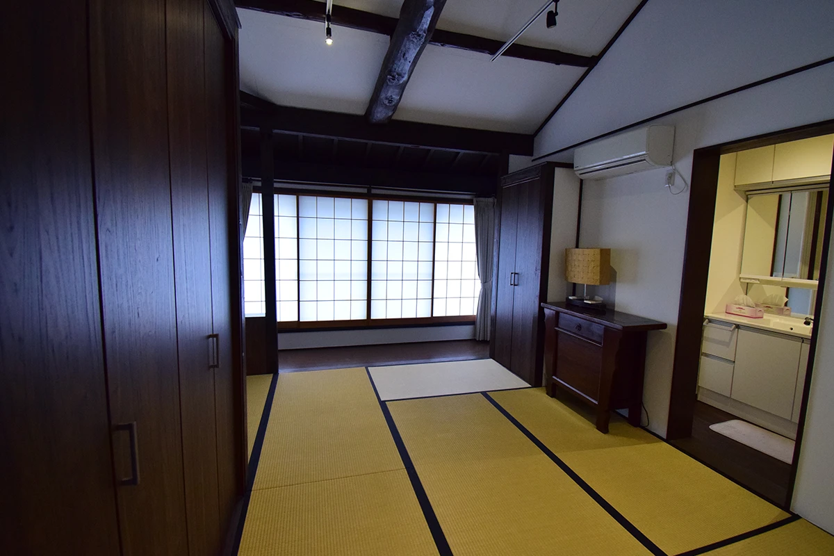 *Kyoto Machiya Gem: Remodeled Home Blending Tradition & Modern Comfort Near JR Tanbaguchi