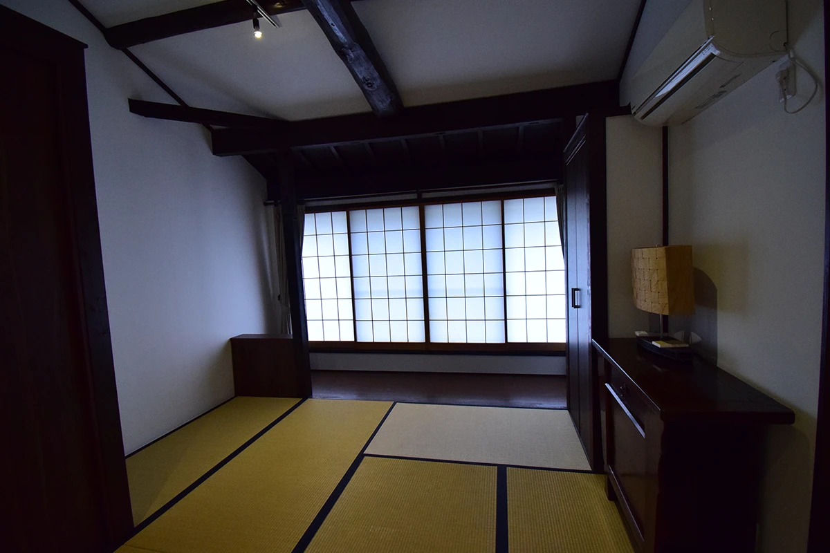 *Kyoto Machiya Gem: Remodeled Home Blending Tradition & Modern Comfort Near JR Tanbaguchi