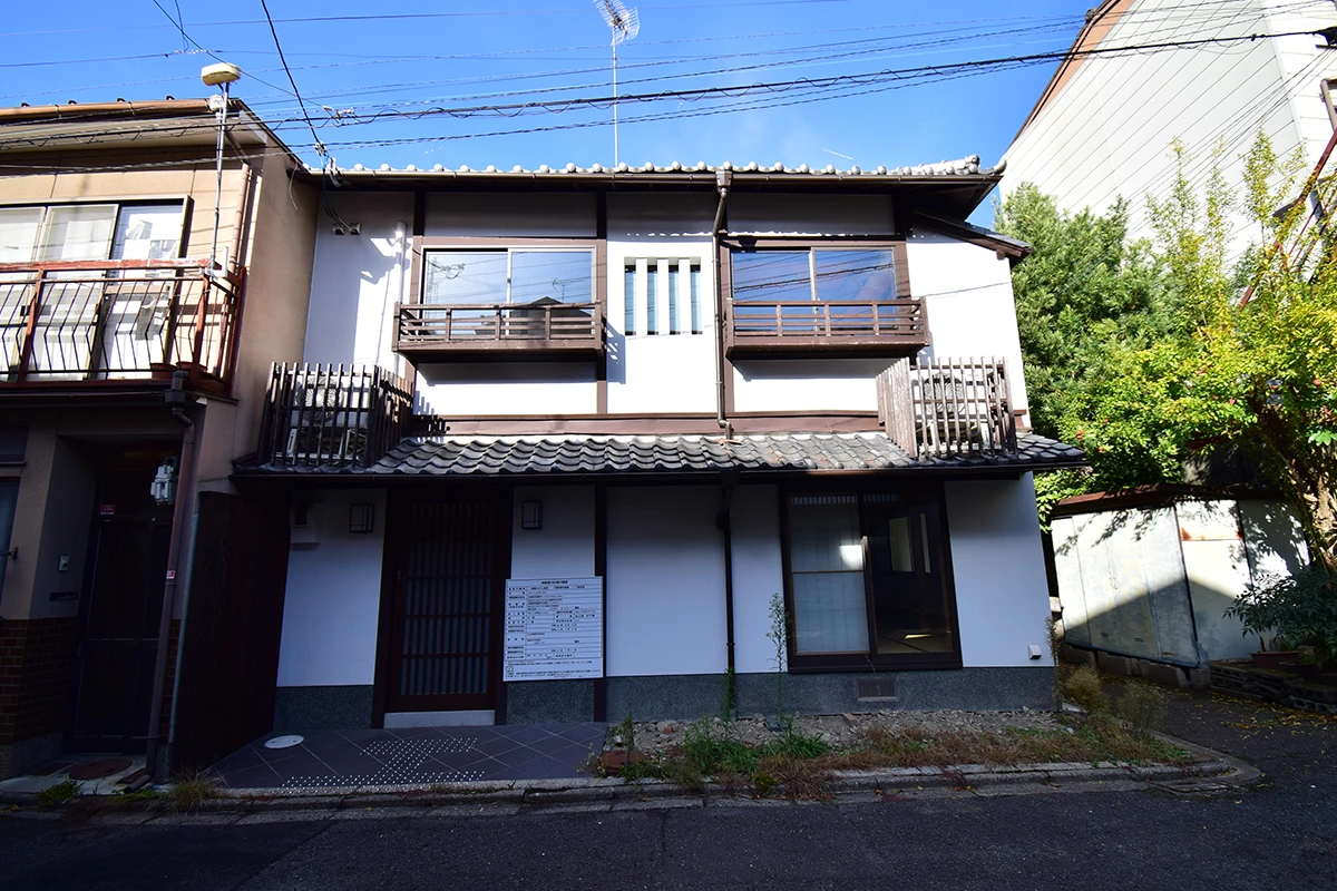 Kyoto Machiya Renaissance: Timeless Charm & Modern Comfort Steps from JR Nijo