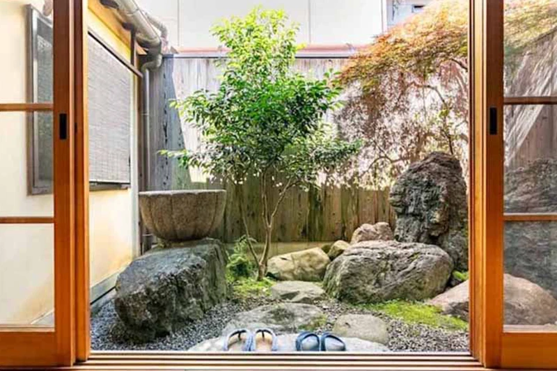 Licensed Guesthouse: Timeless Tradition Meets Modern Convenience in Ume-Koji