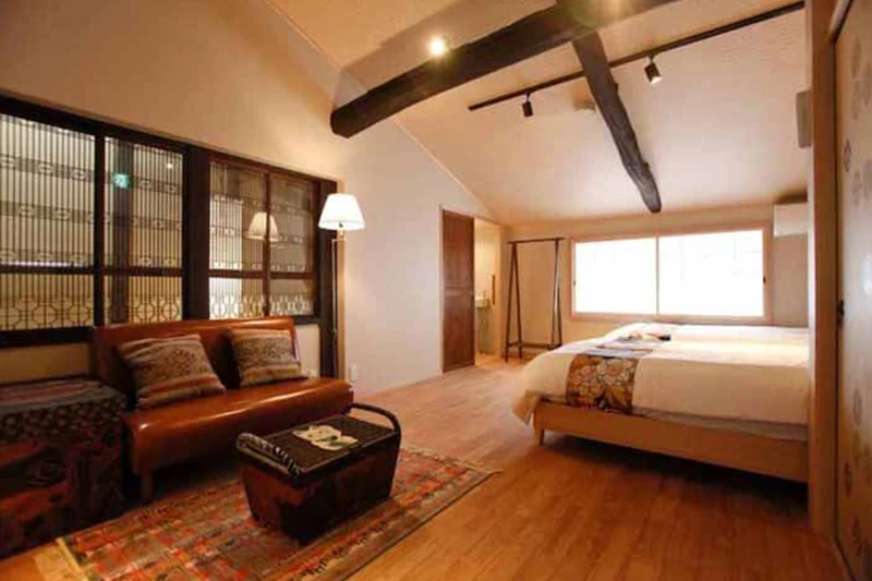 Licensed Guesthouse: Timeless Tradition Meets Modern Convenience in Ume-Koji