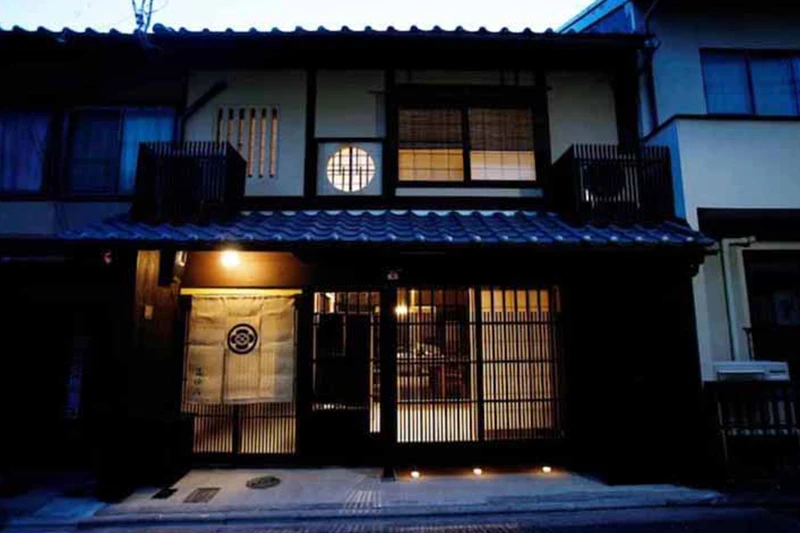 Licensed Guesthouse: Timeless Tradition Meets Modern Convenience in Ume-Koji