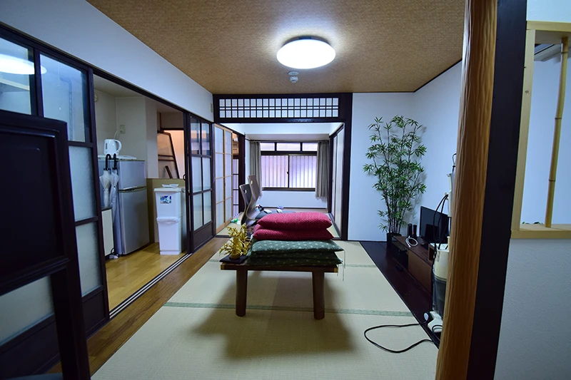 Kyoto Machiya in Juraku Kai: Timeless Tradition, Modern Functionality & Guesthouse Opportunity