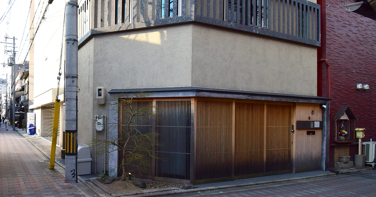 A 3-Story Guesthouse with Panoramic Rooftop Views of Kyoto
