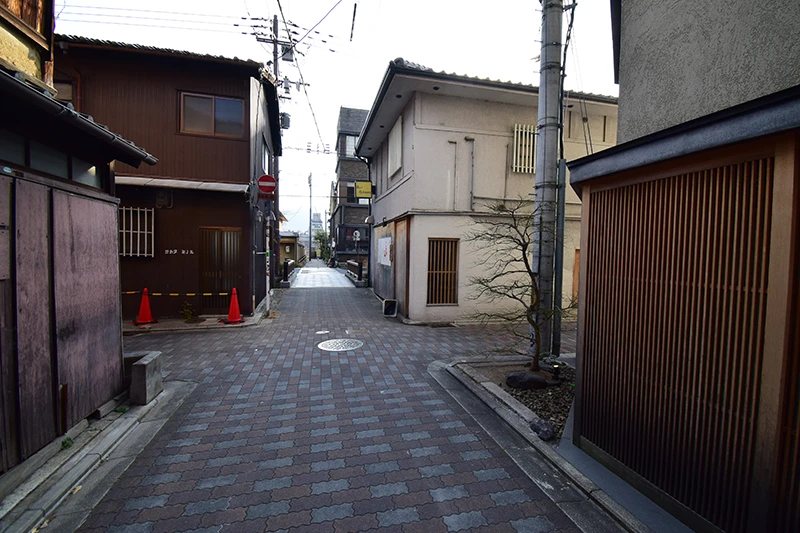 A 3-Story Guesthouse with Panoramic Rooftop Views of Kyoto