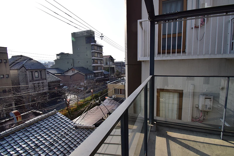 A 3-Story Guesthouse with Panoramic Rooftop Views of Kyoto