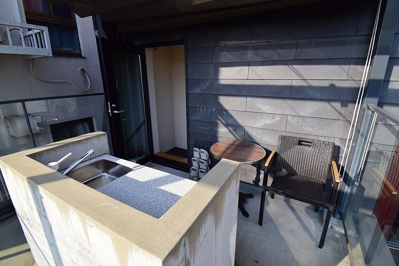 A 3-Story Guesthouse with Panoramic Rooftop Views of Kyoto